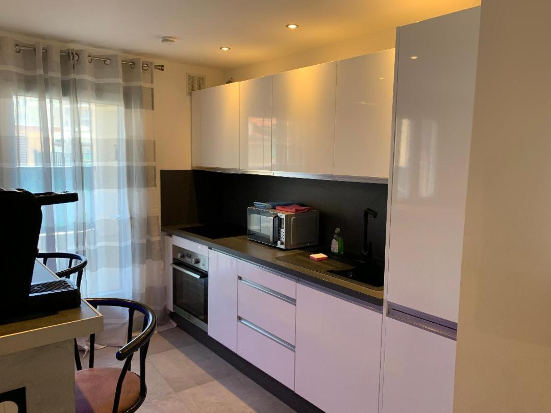 Grand Studio Tres Agreable Avec Bar, Cuisine Et Terrasse Cagnes-sur-Mer Exterior foto